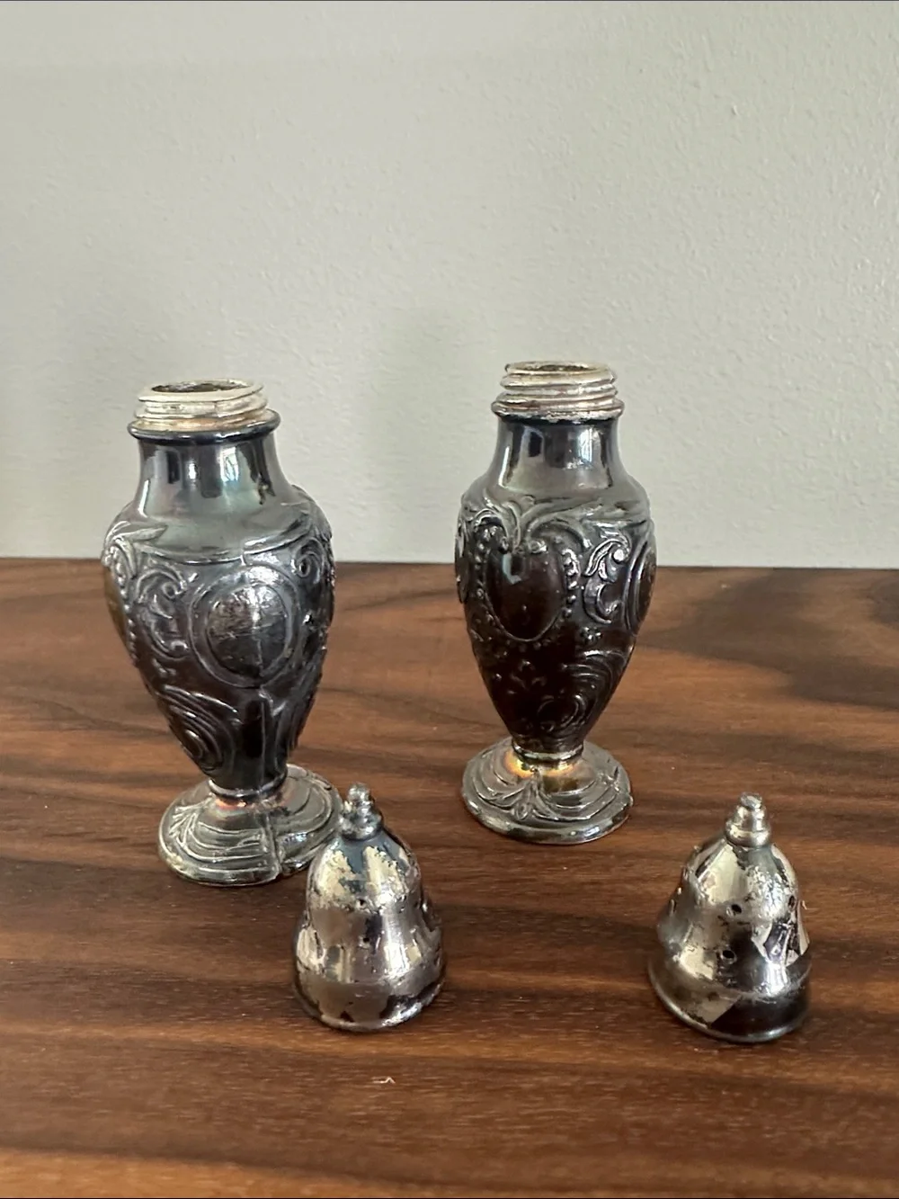 Vintage-Style Silver Salt and Pepper Shakers - Elegant Silver Finish
